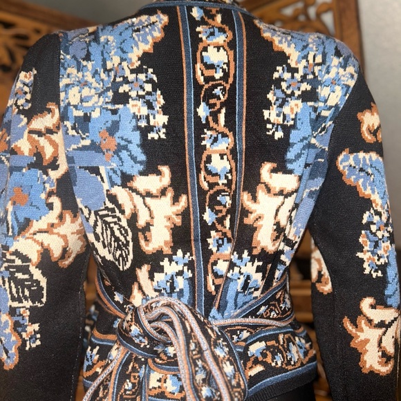 FARM Rio Abstract Floral Knit Top - Picture 3 of 12